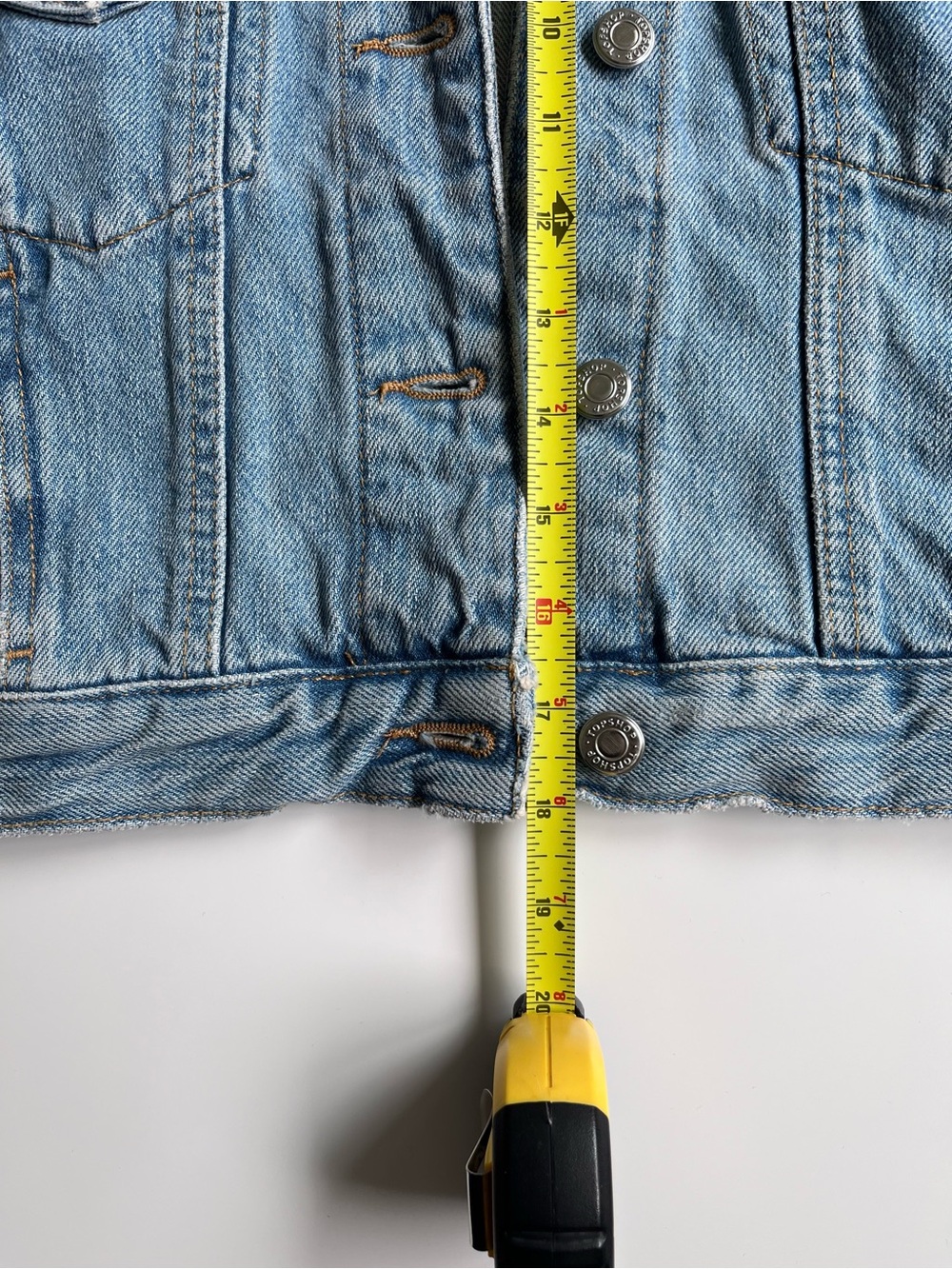 BNWT Topshop Cropped Light Wash Denim Jacket - Picture 5 of 6